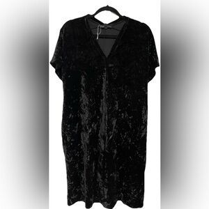 Women’s Grade and Gather Alandrea Black Velvet Short Sleeve Tunic Dress Size S